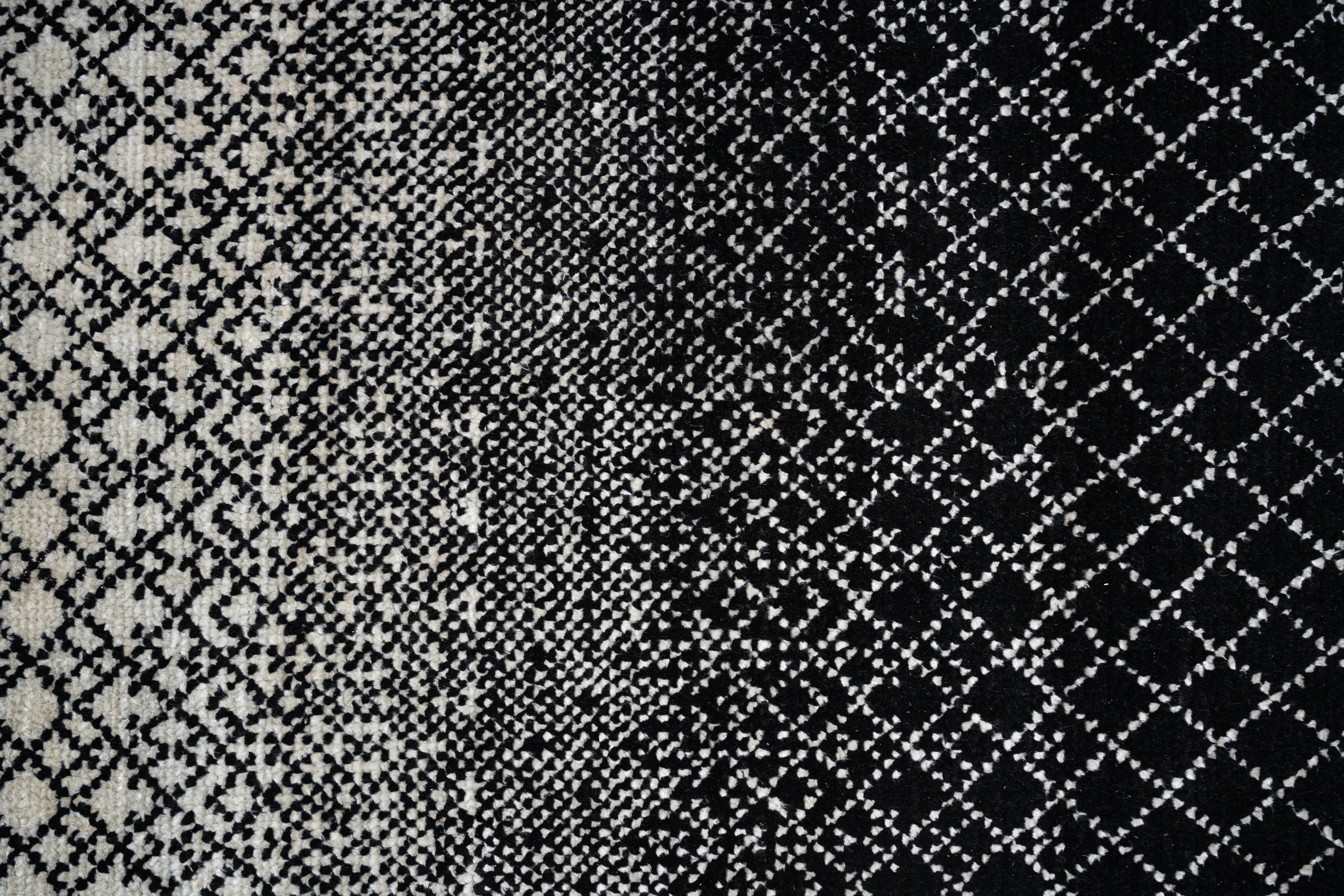 Handknotted Carpet, DIA- 7003 DCM, Black & Silver